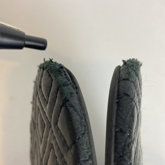 TORY BURCH Marion Quilted Black Leather T-Strap Gold Logo Sandals Size 8 Luxury - Picture 13 of 16